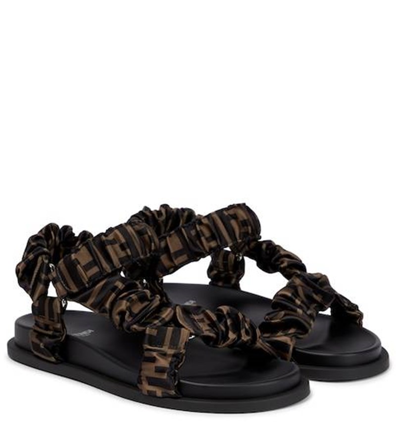 Ξέχνα τα μποτάκια! 10 shoe trends που θα φοράς καθημερινά από εδώ και πέρα - εικόνα 14