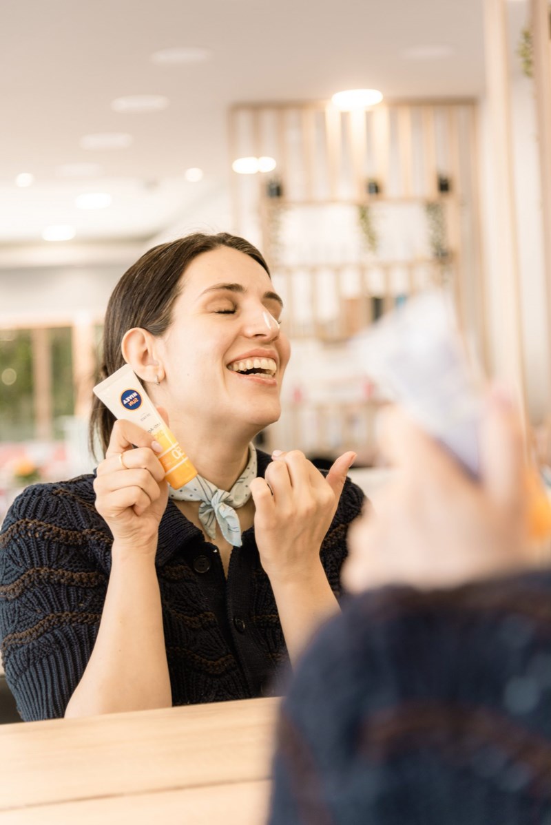 Τα ELLE girls ανοίγουν τα νεσεσέρ με τα αντηλιακά τους και αποκαλύπτουν τους πιστούς συμμάχους τους - εικόνα 12