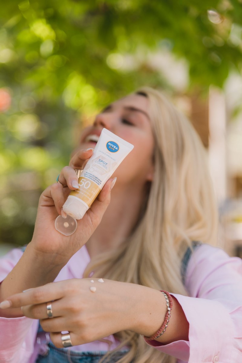 Τα ELLE girls ανοίγουν τα νεσεσέρ με τα αντηλιακά τους και αποκαλύπτουν τους πιστούς συμμάχους τους - εικόνα 10