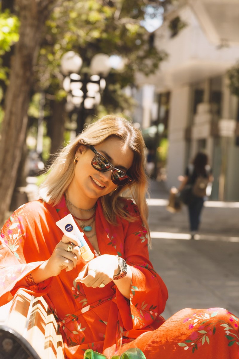 Τα ELLE girls ανοίγουν τα νεσεσέρ με τα αντηλιακά τους και αποκαλύπτουν τους πιστούς συμμάχους τους - εικόνα 1