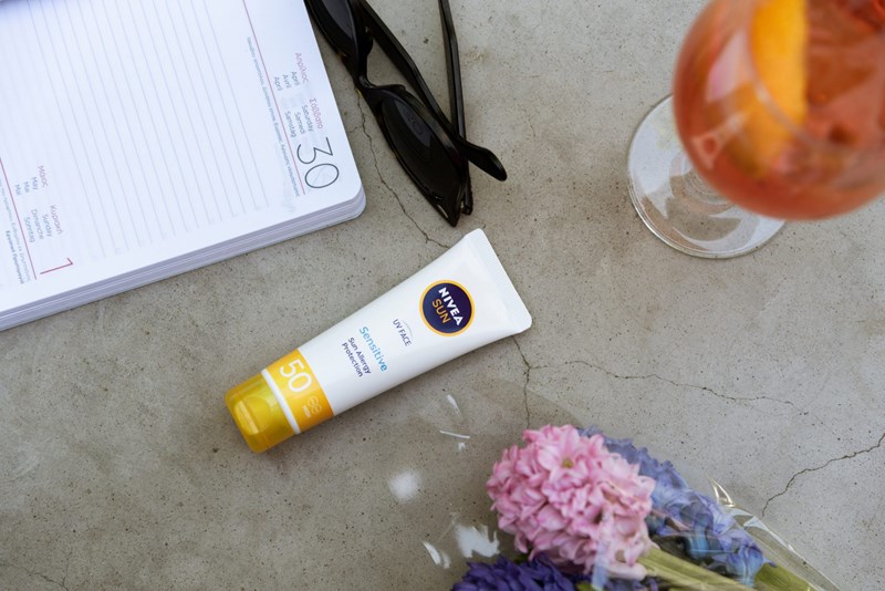 Τα ELLE girls ανοίγουν τα νεσεσέρ με τα αντηλιακά τους και αποκαλύπτουν τους πιστούς συμμάχους τους - εικόνα 7