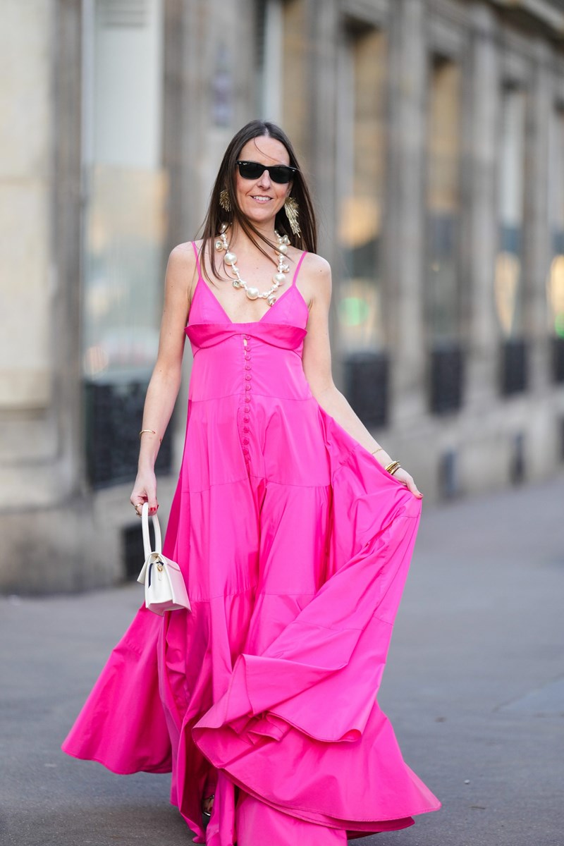 Αυτό είναι το It dress του φετινού καλοκαιριού σύμφωνα με το TikTok. 7 παρόμοια σχέδια για να φορέσεις Α Μ Ε Σ Α την τάση - εικόνα 1
