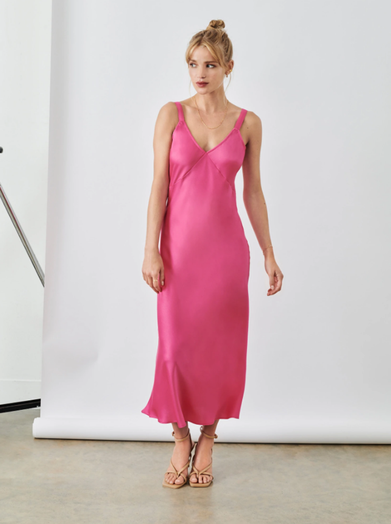 Αυτό είναι το It dress του φετινού καλοκαιριού σύμφωνα με το TikTok. 7 παρόμοια σχέδια για να φορέσεις Α Μ Ε Σ Α την τάση - εικόνα 6
