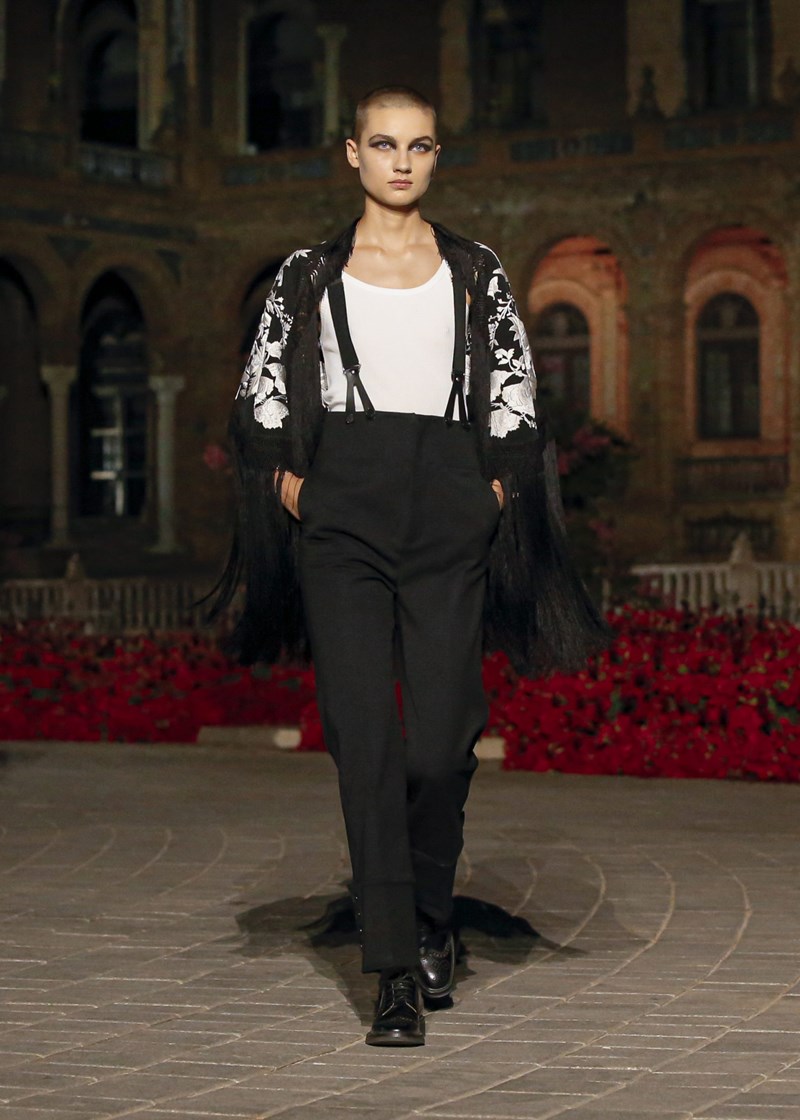 Dior Cruise 2023: Όταν η γαλλική φινέτσα συναντά το ισπανικό ταμπεραμέντο - εικόνα 5
