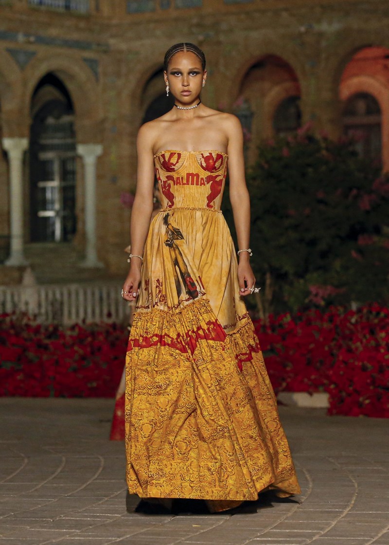 Dior Cruise 2023: Όταν η γαλλική φινέτσα συναντά το ισπανικό ταμπεραμέντο - εικόνα 4