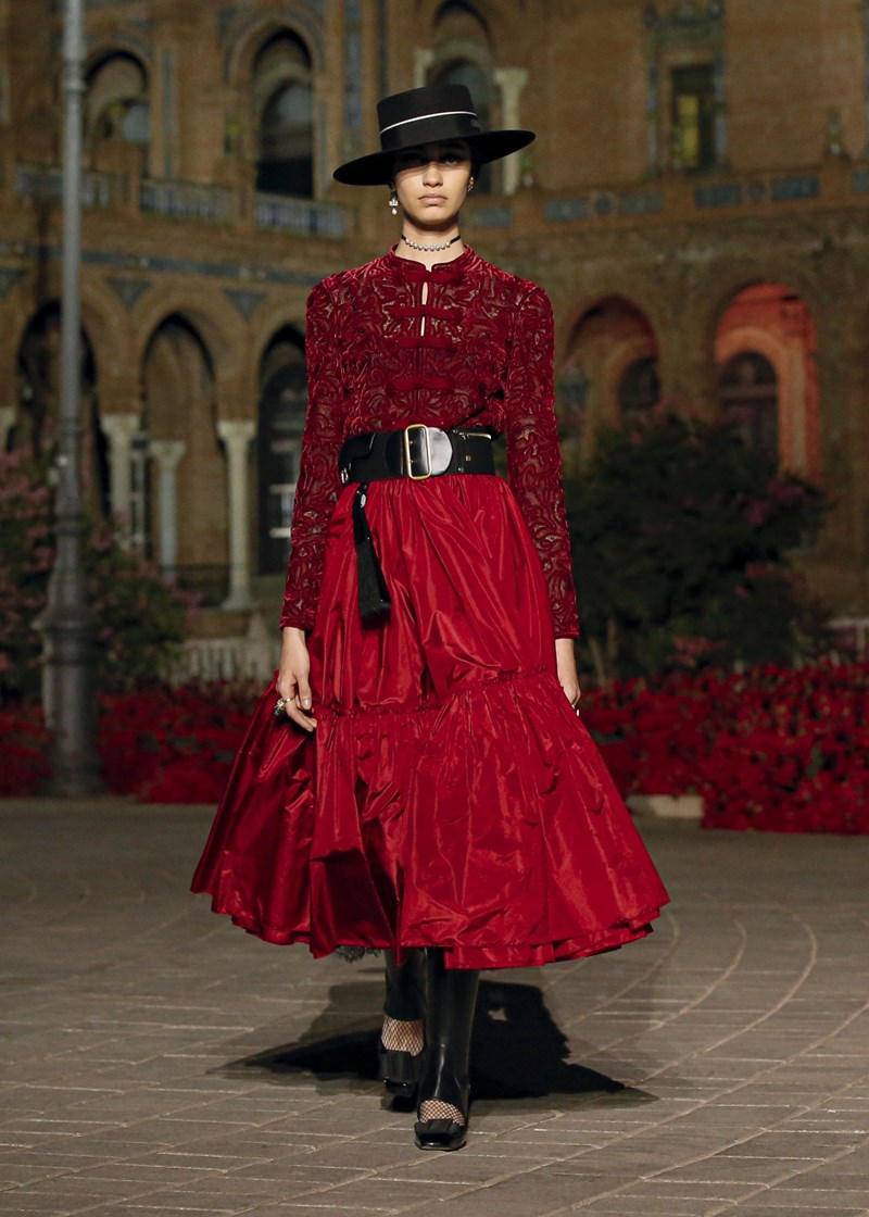 Dior Cruise 2023: Όταν η γαλλική φινέτσα συναντά το ισπανικό ταμπεραμέντο - εικόνα 7