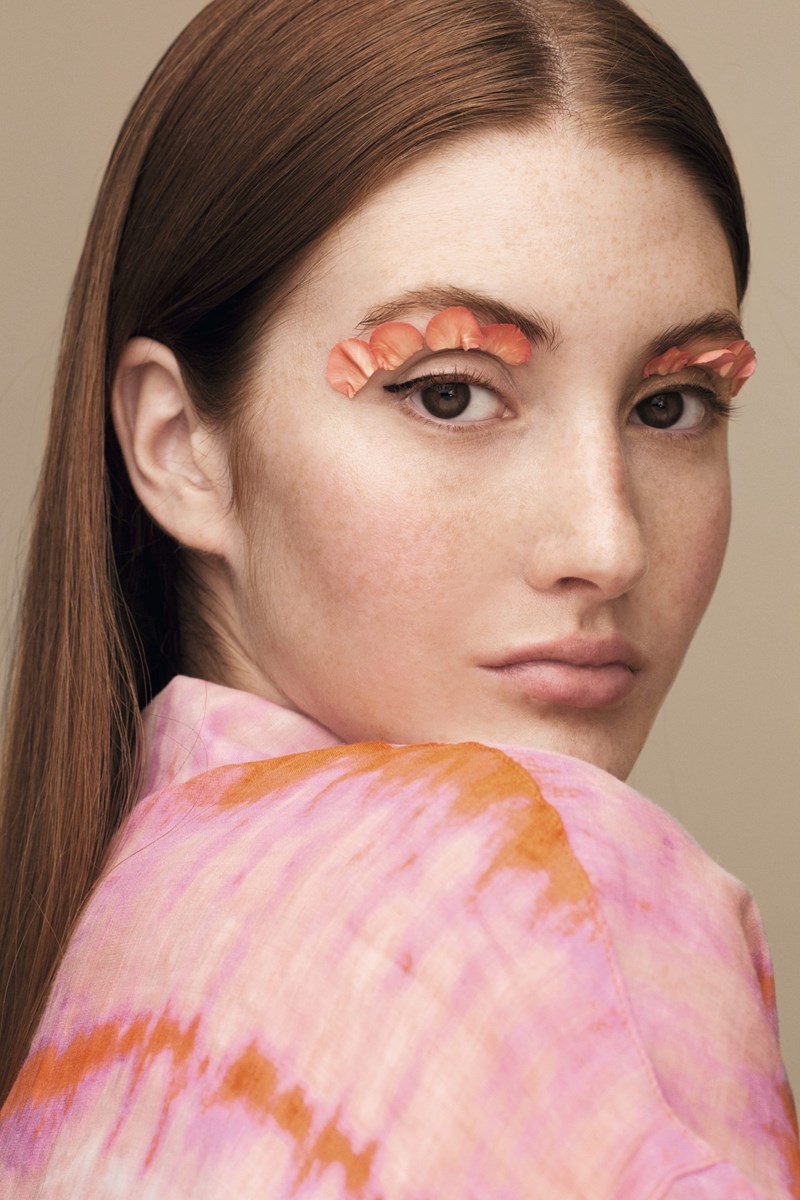 Flower Βomb: Αυτά τα make up looks αντλούν έμπνευση από τη μαγεία των λουλουδιών - εικόνα 2