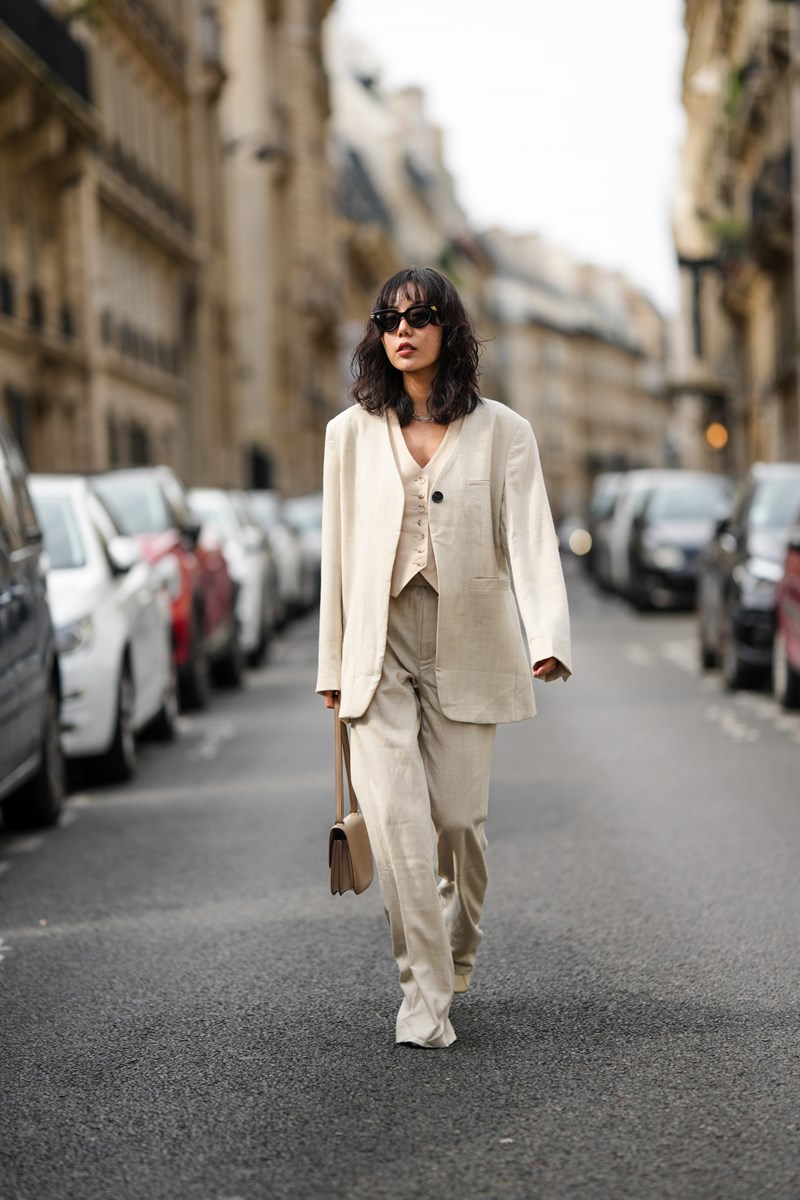 5 office looks που θα σε κρατήσουν δροσερή και άνετη ακόμα και τις πιο ζεστές μέρες του μήνα - εικόνα 1