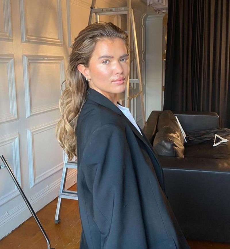Wet Look: 6 ιδέες για να υιοθετήσεις το απόλυτο hairstyle του καλοκαιριού - εικόνα 1
