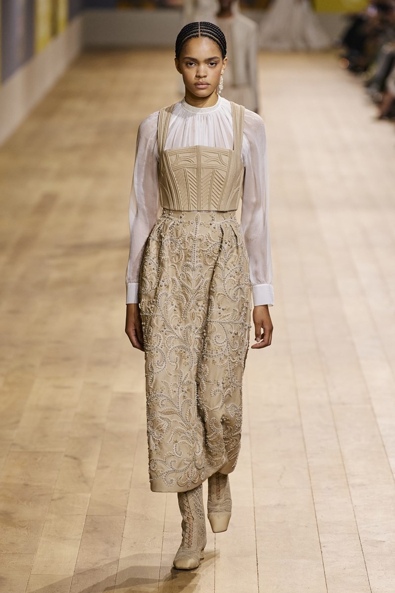 Dior Couture AW22/23: Όταν η παράδοση συνάντησε την υψηλή ραπτική - εικόνα 2