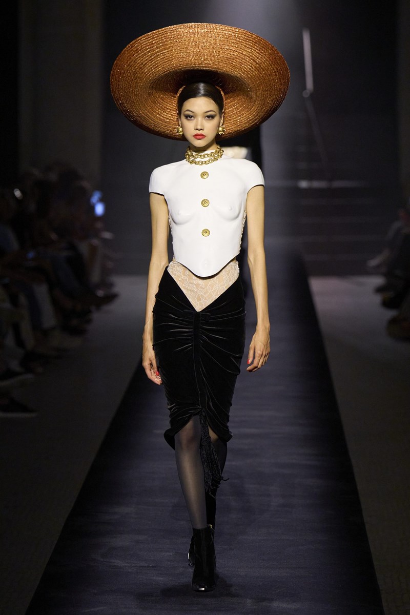 Ο οίκος Schiaparelli έδωσε το σύνθημα για την έναρξη της Couture Week AW22-23 - εικόνα 3