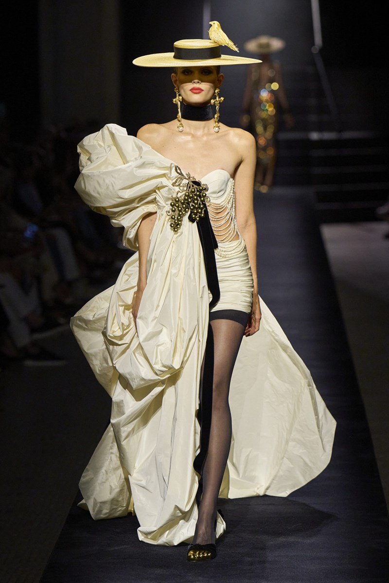 Ο οίκος Schiaparelli έδωσε το σύνθημα για την έναρξη της Couture Week AW22-23 - εικόνα 5