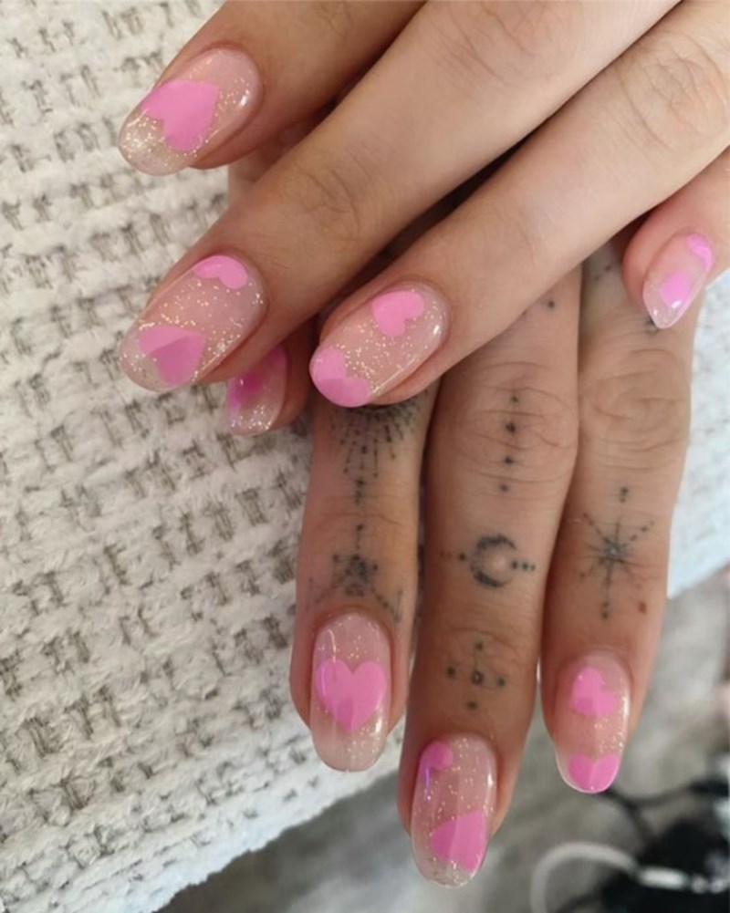 7 μανικιούρ της Hailey Bieber σκέτος έρωτας - εικόνα 3