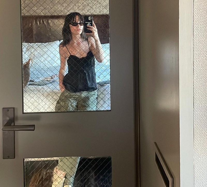 Η Phoebe Dynevor άλλαξε εντελώς το hair look της και μας ψήνει να κάνουμε το ίδιο - εικόνα 2