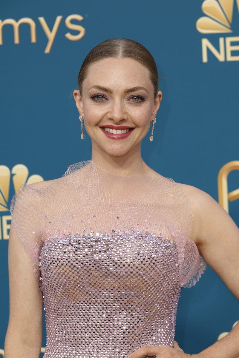 Emmys 2022: Τα πιο εντυπωσιακά beauty looks από το κόκκινο χαλί - εικόνα 3