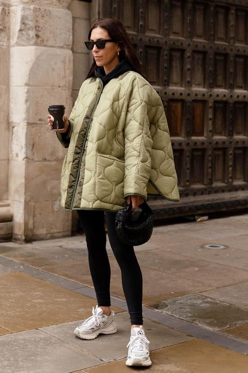 Quilted Jackets: Το πιο hot πανωφόρι της σεζόν ήταν το αγαπημένο της Βασίλισσας Ελισάβετ - εικόνα 1