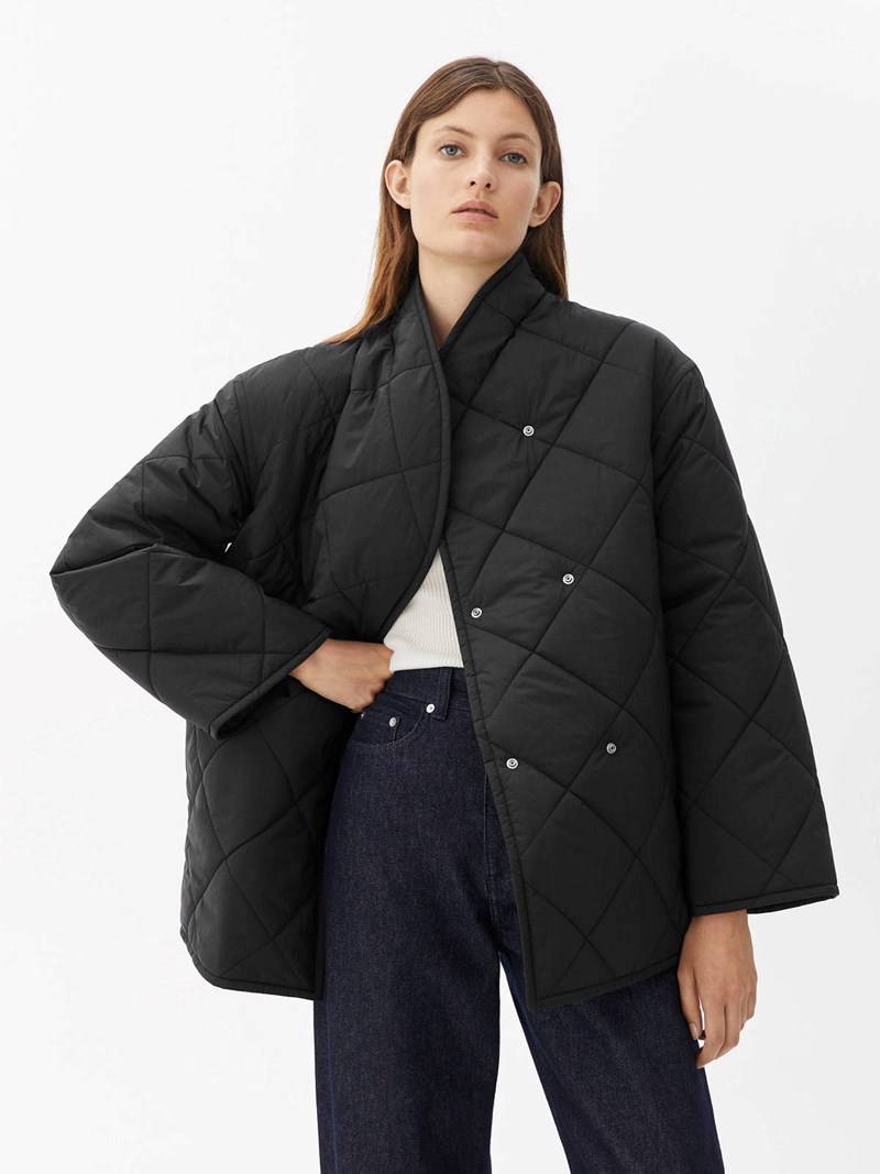 Quilted Jackets: Το πιο hot πανωφόρι της σεζόν ήταν το αγαπημένο της Βασίλισσας Ελισάβετ - εικόνα 5