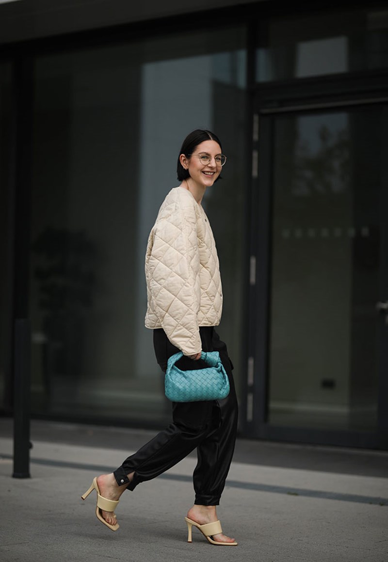 Quilted Jackets: Το πιο hot πανωφόρι της σεζόν ήταν το αγαπημένο της Βασίλισσας Ελισάβετ - εικόνα 3