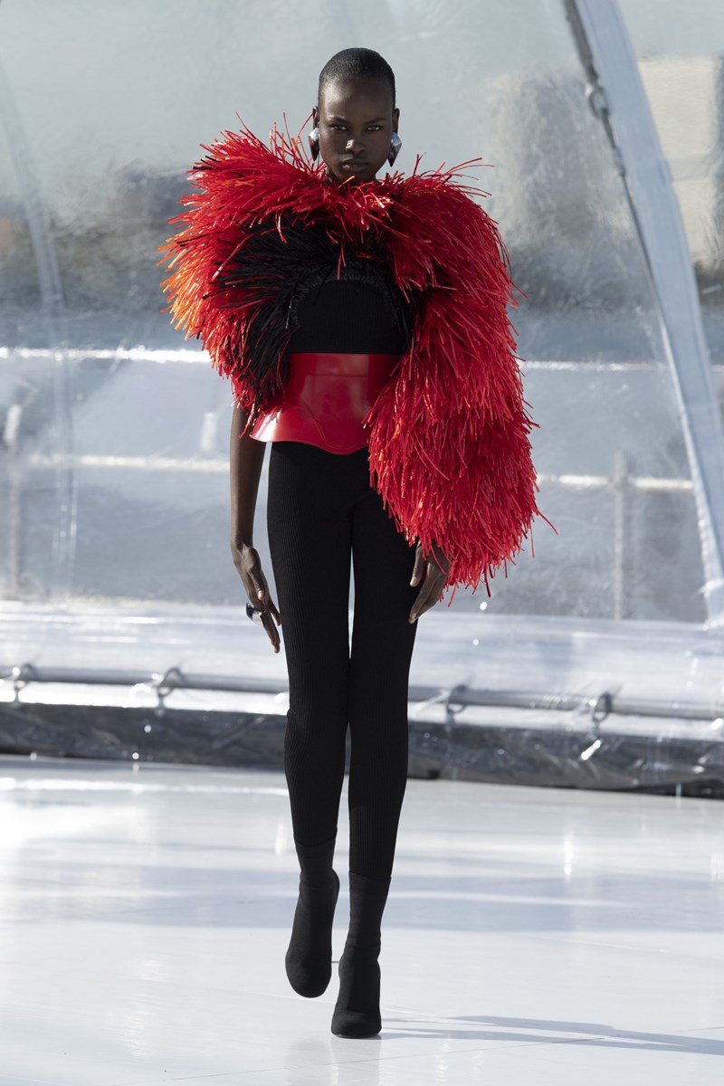 Alexander McQueen SS23: Ο Ιερώνυμος Μπος και το μάτι ως σύμβολο ανθρωπιάς στο επίκεντρο της νέας συλλογής - εικόνα 5