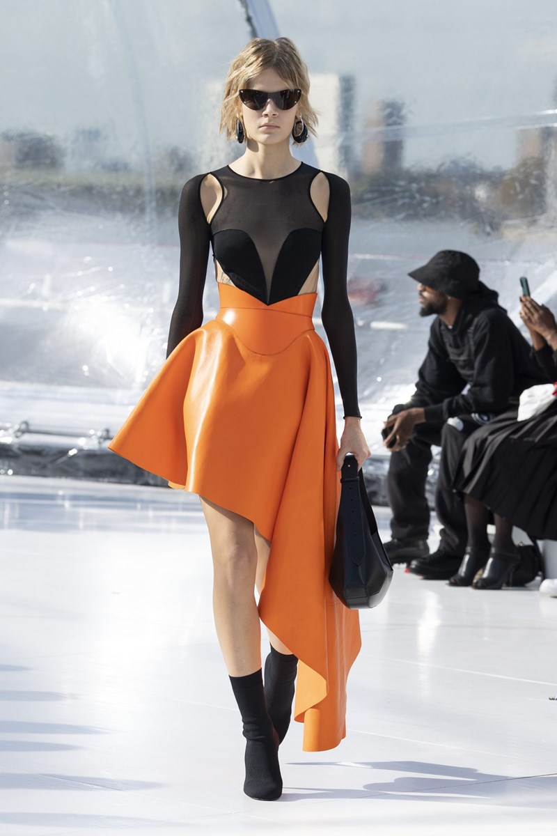 Alexander McQueen SS23: Ο Ιερώνυμος Μπος και το μάτι ως σύμβολο ανθρωπιάς στο επίκεντρο της νέας συλλογής - εικόνα 7