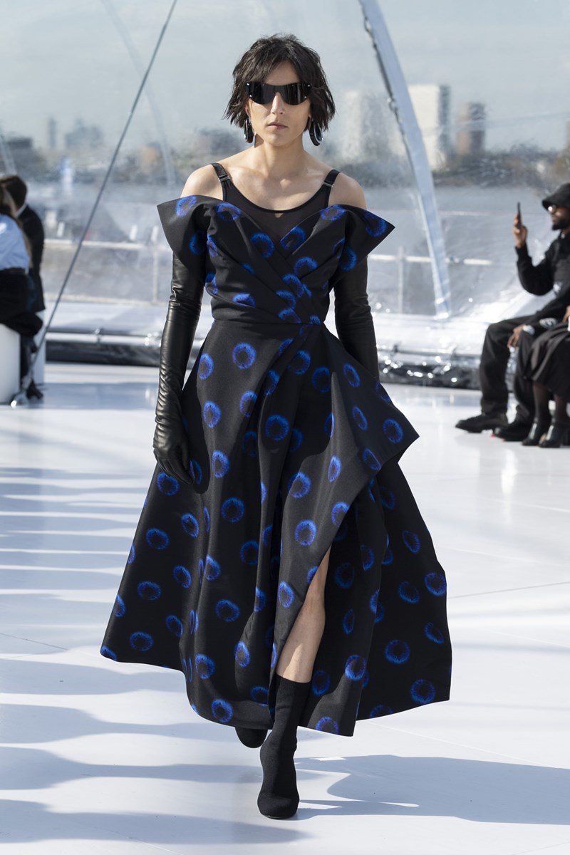 Alexander McQueen SS23: Ο Ιερώνυμος Μπος και το μάτι ως σύμβολο ανθρωπιάς στο επίκεντρο της νέας συλλογής - εικόνα 8