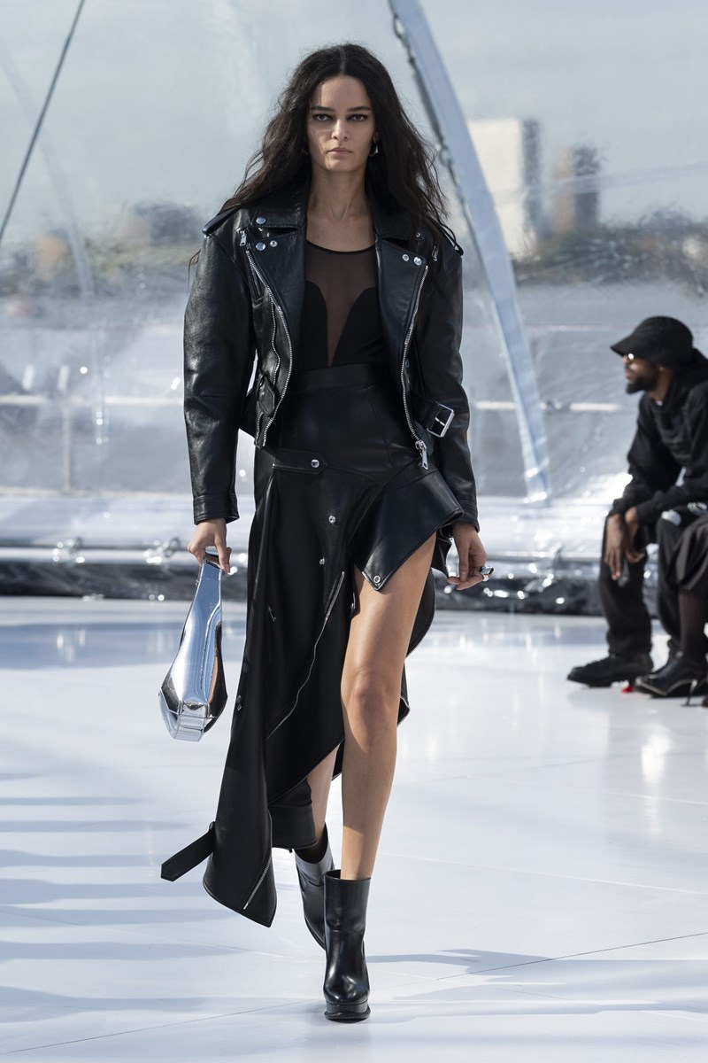 Alexander McQueen SS23: Ο Ιερώνυμος Μπος και το μάτι ως σύμβολο ανθρωπιάς στο επίκεντρο της νέας συλλογής - εικόνα 10