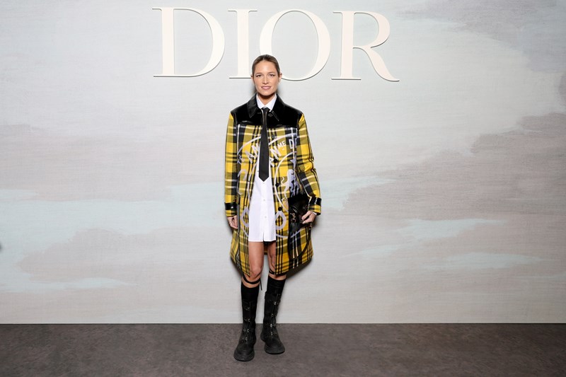 6 κορυφαίες εμφανίσεις celebrities από τα front rows στην Εβδομάδα Μόδας του Παρισιού - εικόνα 4
