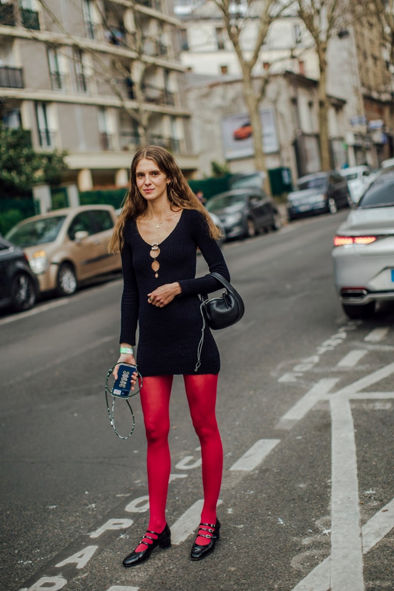 Αυτή η τάση στα καλσόν θα απογειώσει κάθε σου outfit - εικόνα 1