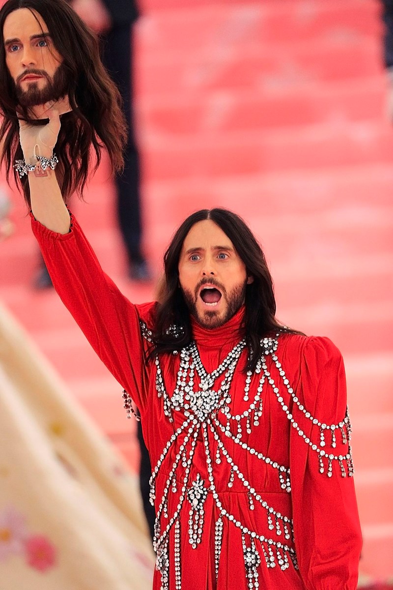 Alessandro Michele: Από τον Harry Styles στην Lady Gaga αυτές είναι μερικές από τις πιο εμβληματικές εμφανίσεις στο κόκκινο χαλί με την υπογραφή του - εικόνα 3