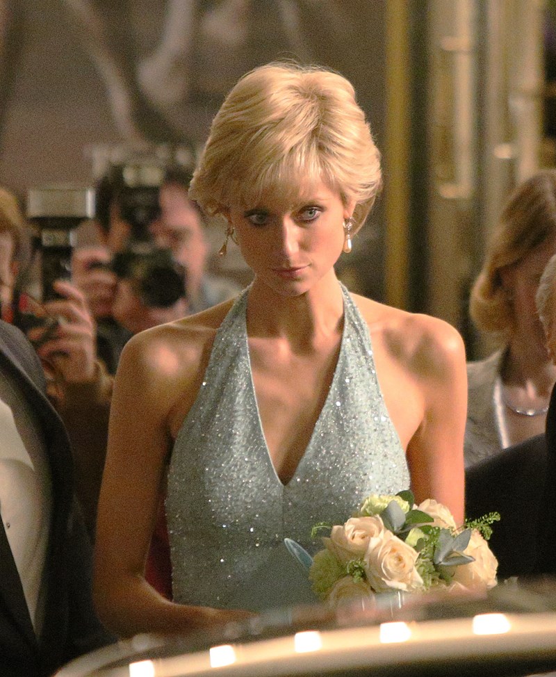 The Crown: Τα iconic looks της πριγκίπισσας Diana που θα δούμε στον 5ο κύκλο - εικόνα 2