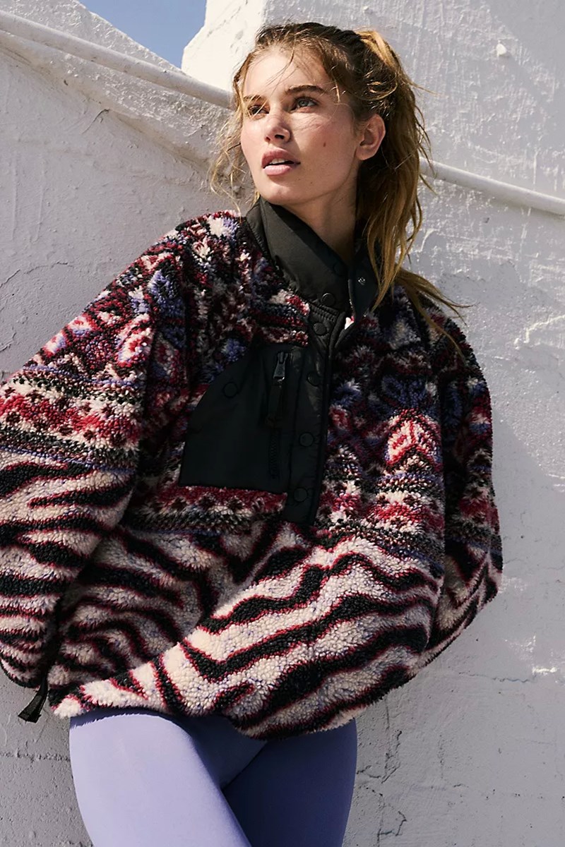 Πώς η Hailey Bieber μας έκανε να αγαπήσουμε ξανά τo fleece - εικόνα 3