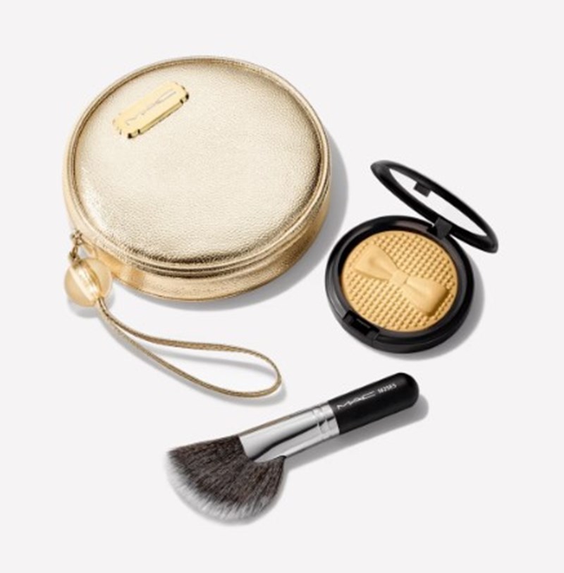 Red & Gold touch: Χρυσές και κόκκινες πινελιές κάνουν την beauty routine μας πιο festive από ποτέ - εικόνα 3