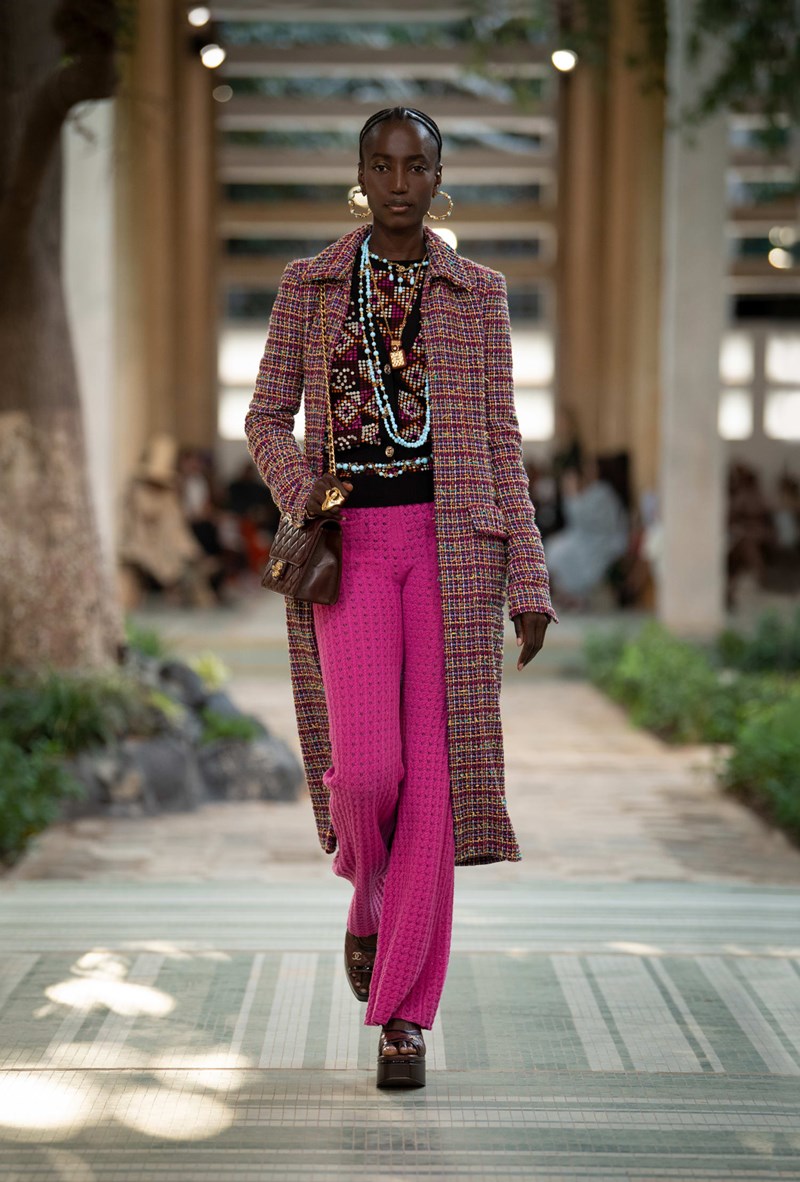 Chanel Dakar Métiers d'Art 2022/23: Τα looks που ξεχωρίσαμε από το show που έγραψε ιστορία - εικόνα 4