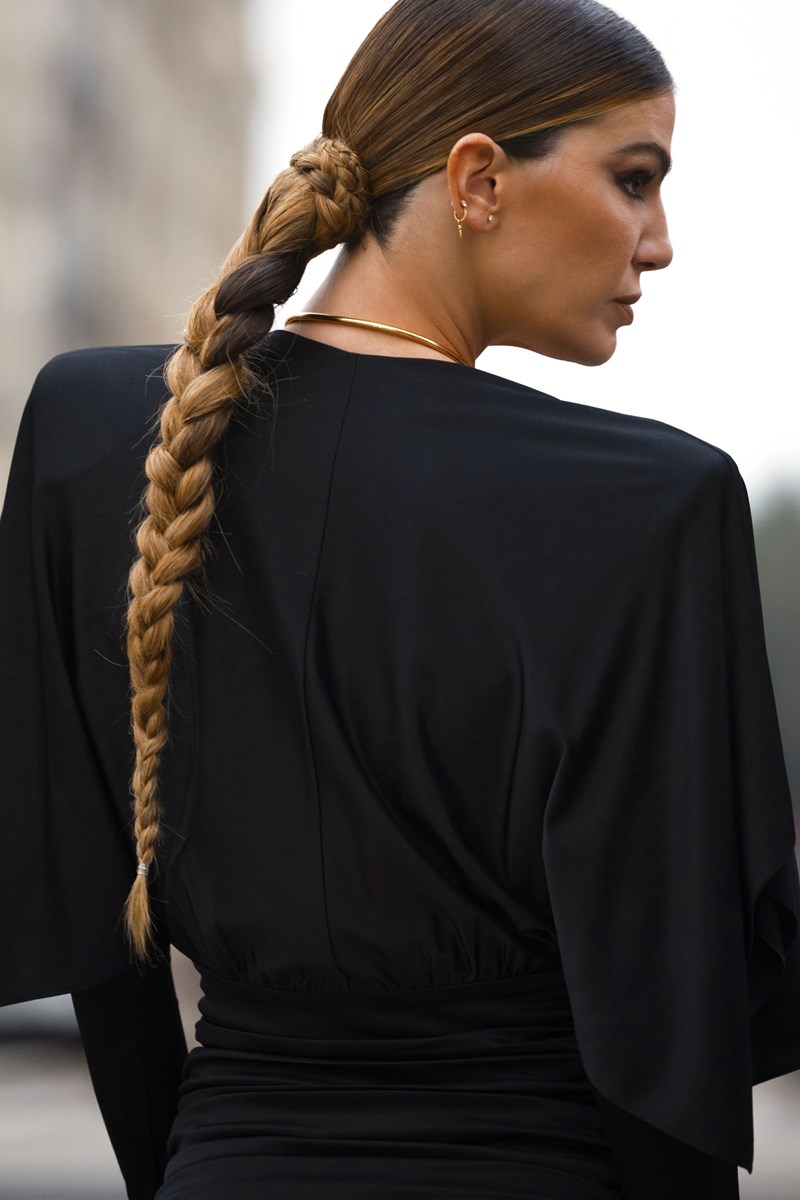 Τα beauty looks που ξεχωρίσαμε από τις street style εμφανίσεις στην Εβδομάδα Υψηλής Ραπτικής στο Παρίσι - εικόνα 1