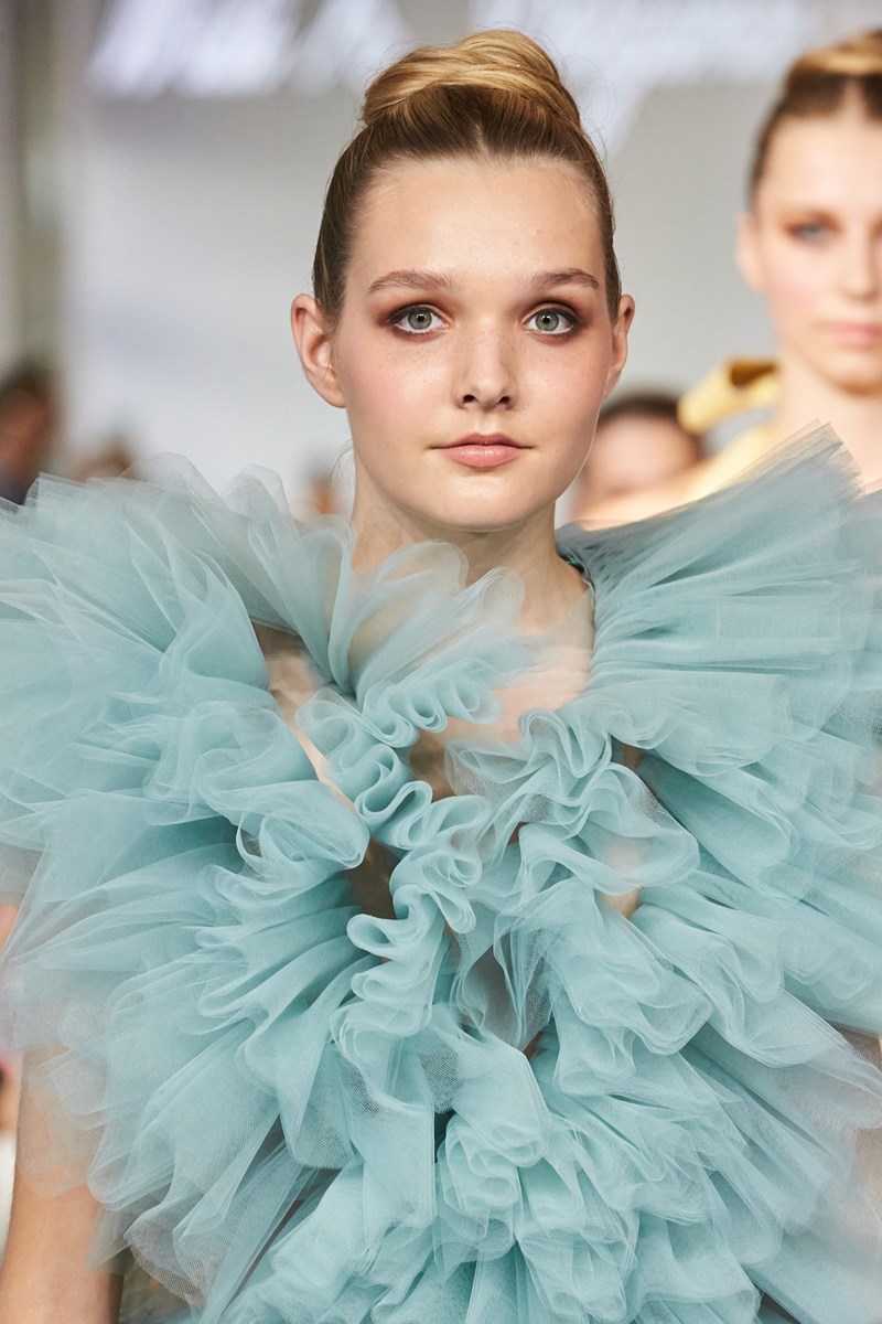 6 εύκολα χτενίσματα που θα σου εξασφαλίσουν τις πιο stylish εμφανίσεις με ελάχιστη προσπάθεια - εικόνα 4