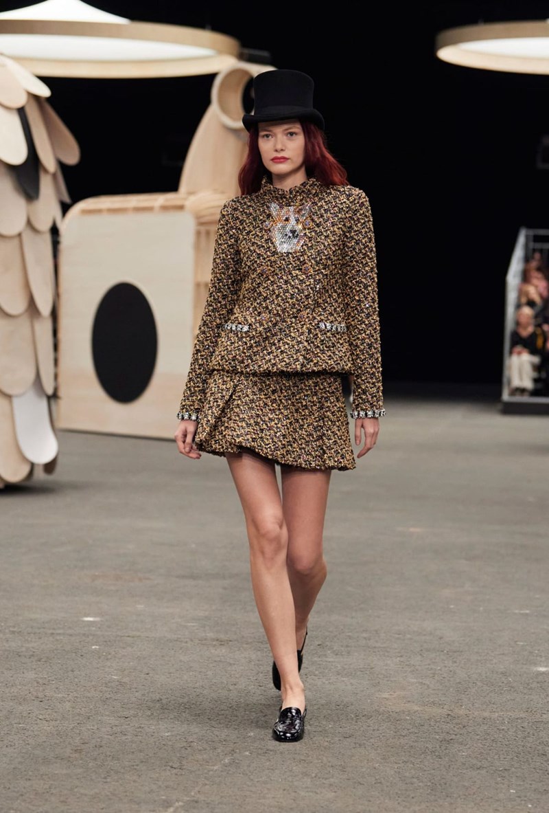 Chanel Couture SS23: Διαφάνειες, λάμψεις και όγκοι ζωντάνεψαν ένα νέο ολόκληρο σύμπαν από φανταστικά, υπέροχα πλάσματα - εικόνα 2