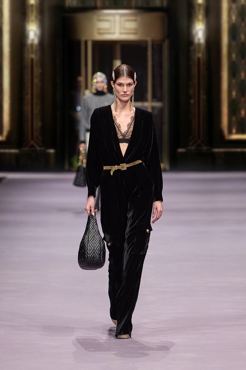 Elisabetta Franchi FW23: Η νέα συλλογή του οίκου είναι περιπέτεια στο χρόνο και στο χώρο - εικόνα 11