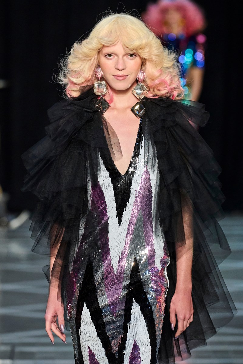 Μαλλιά στην τρίχα: 4 hair trends που θα πρωταγωνιστήσουν τη σεζόν SS23 - εικόνα 3