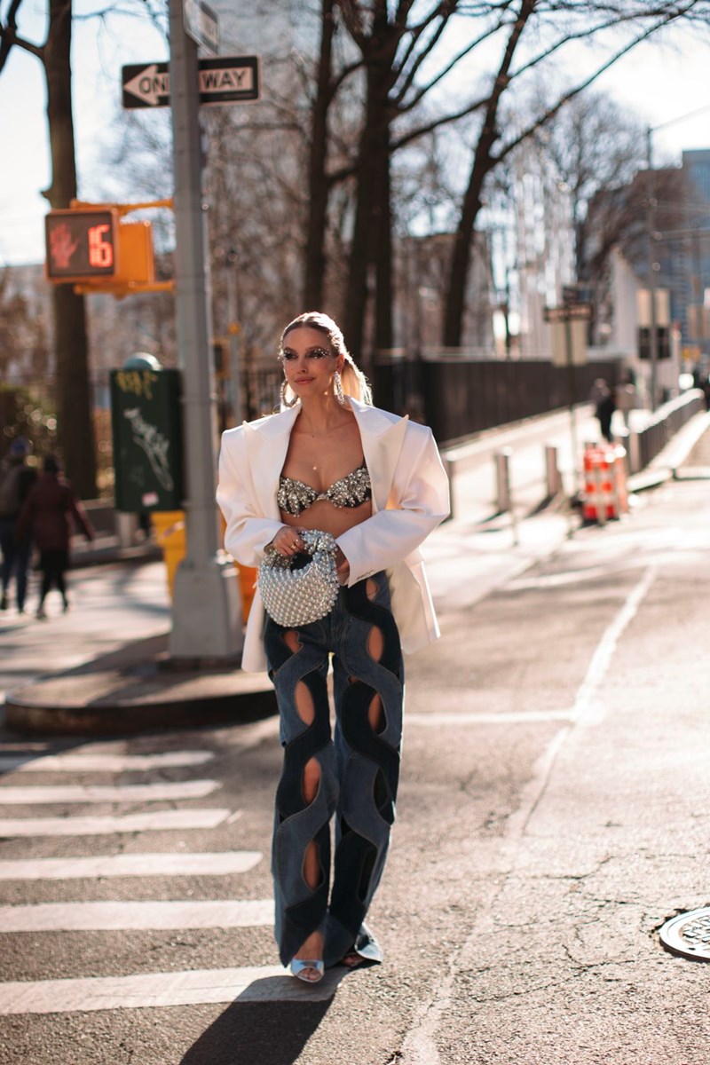 Τα καλύτερα street style looks που ξεχωρίσαμε από την εβδομάδα μόδας της Νέας Υόρκης - εικόνα 8