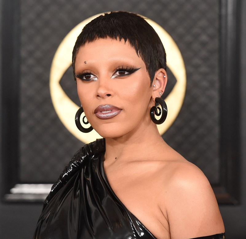 Grammy Awards 2023: Αυτά είναι τα hair & make-up looks που ξεχωρίσαμε - εικόνα 3