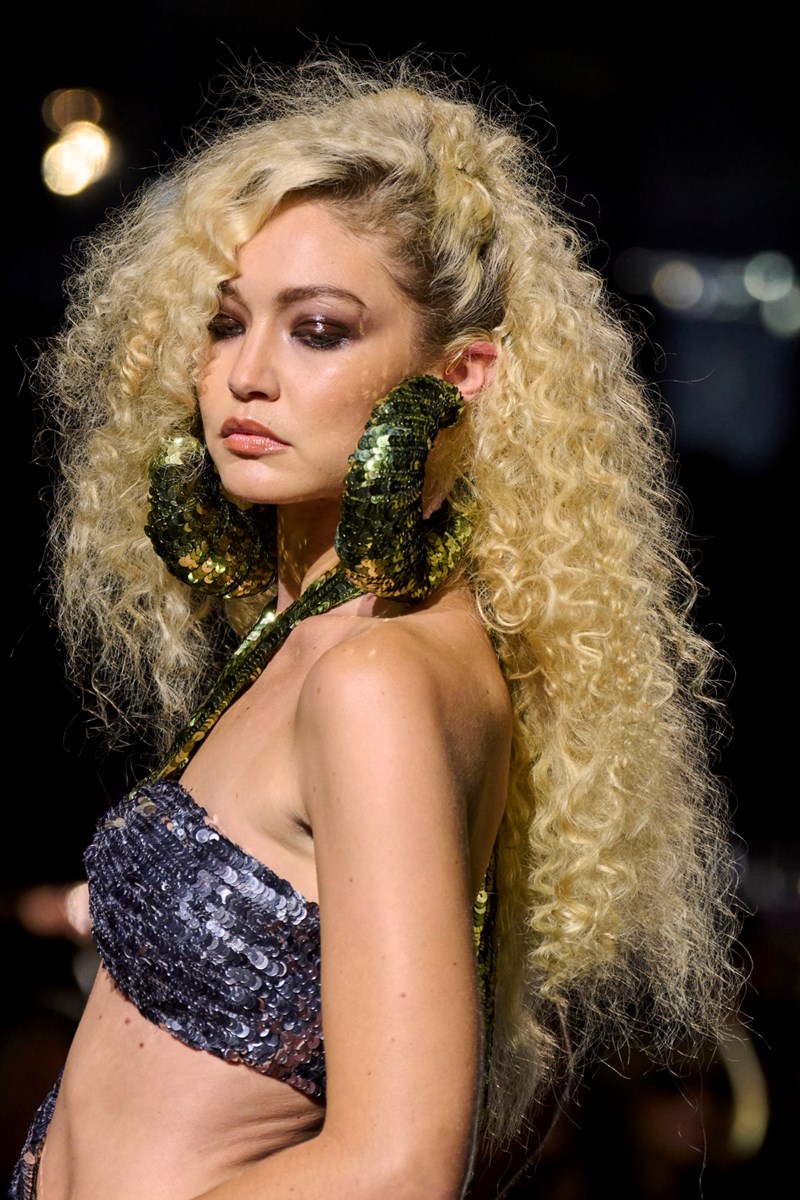 Μαλλιά στην τρίχα: 4 hair trends που θα πρωταγωνιστήσουν τη σεζόν SS23 - εικόνα 1