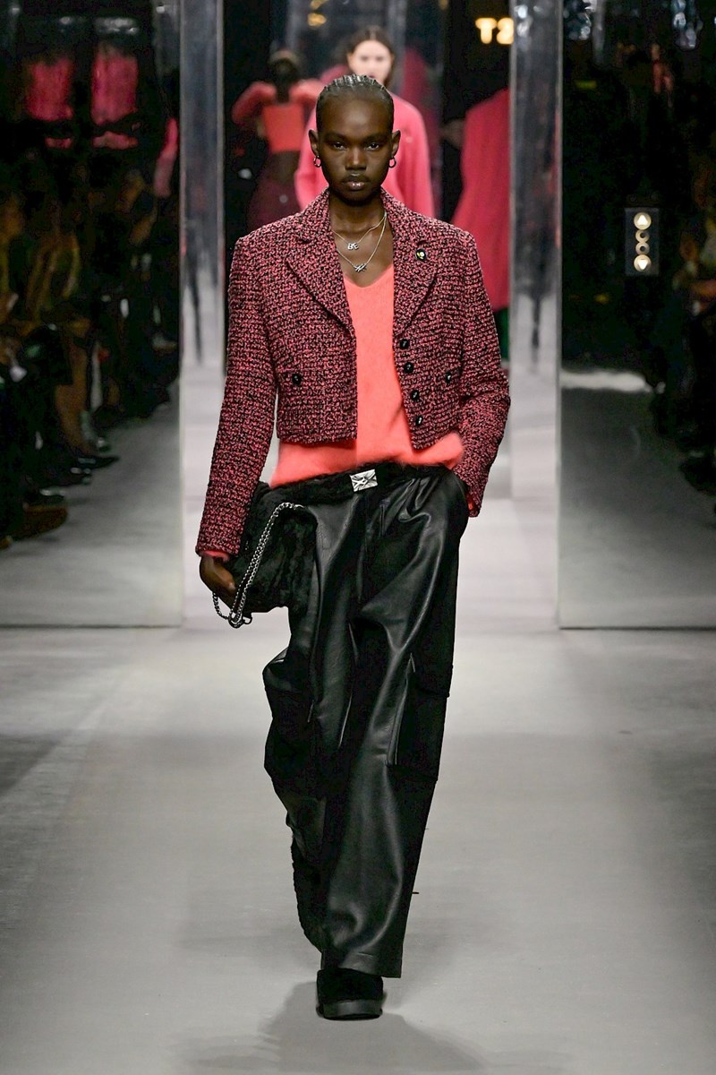 United Colors of Benetton: Η νέα FW23 - 24 του Andrea Incontri αποτελεί μια σύνθεση της βιομηχανικής κληρονομιάς της Benetton - εικόνα 5