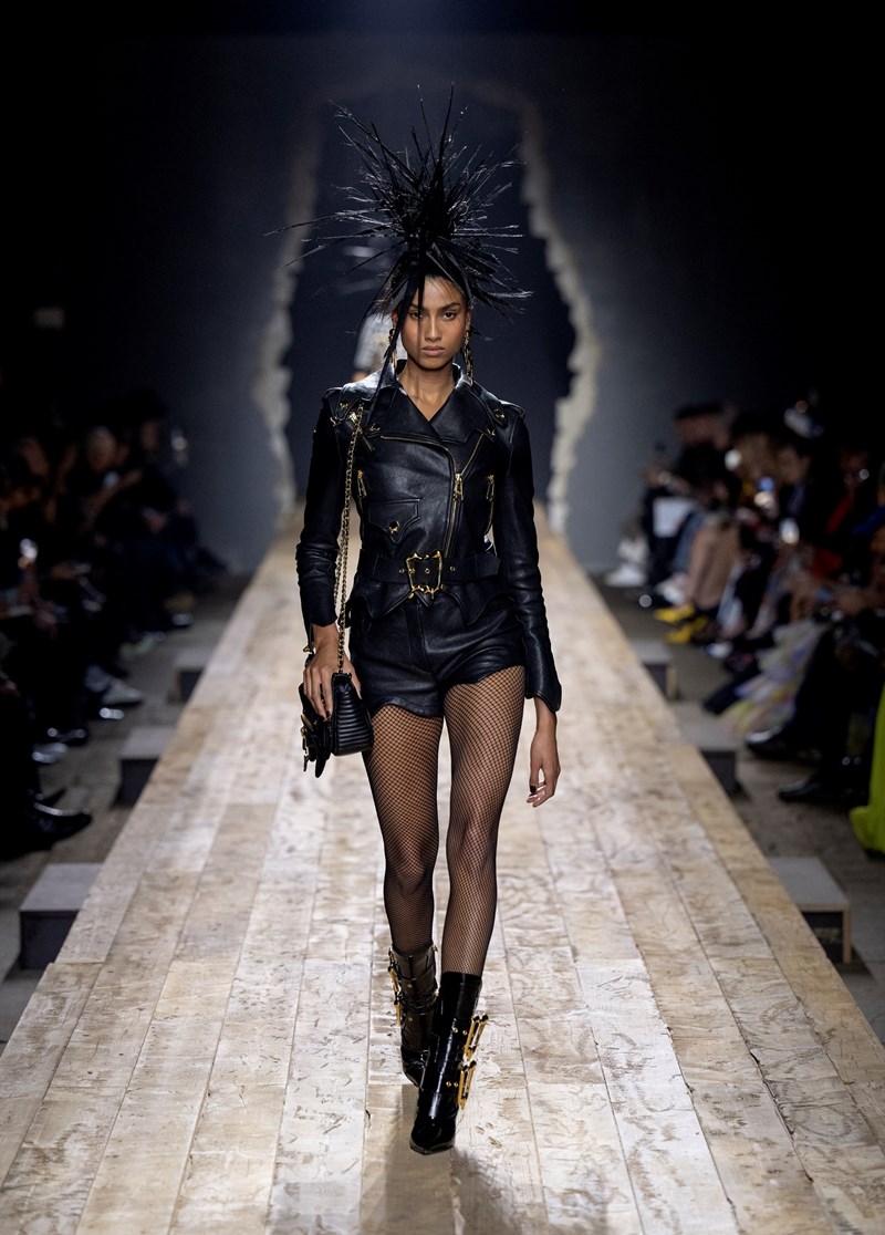 Moschino_FW23_elle_gr