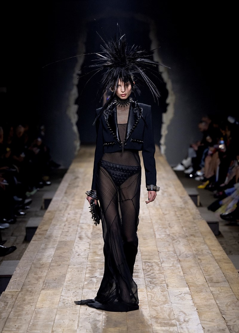 Moschino_FW23_elle_gr