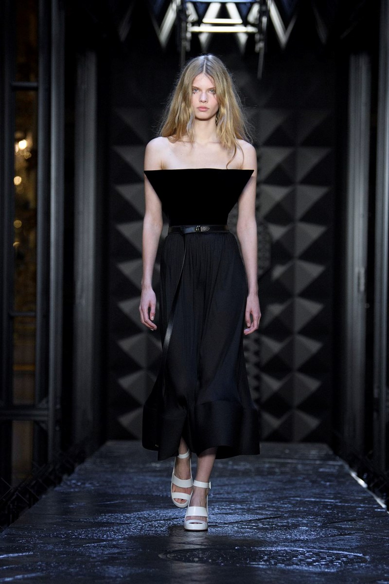 montelo_sto_catwalk_tis_louis_vuitton_gia_ti_syllogi_FW23