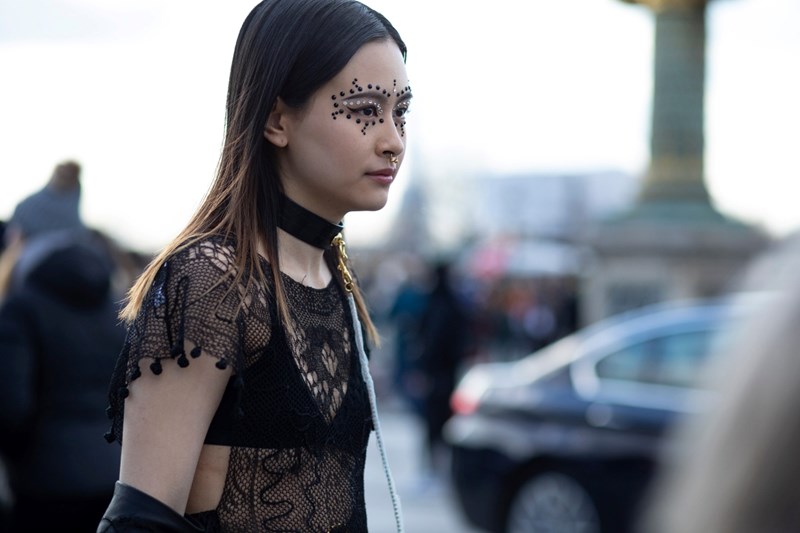 Paris Fashion Week: Τα beauty looks που έχουμε ξεχωρίσει στο street style μέχρι στιγμής - εικόνα 6