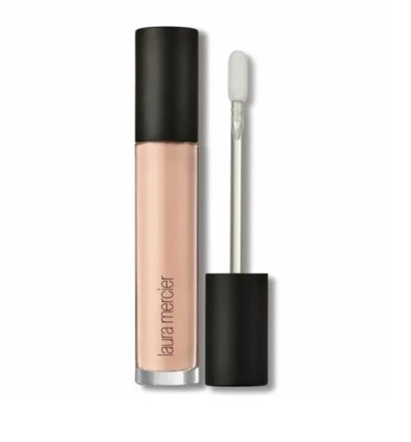 Βρήκαμε το super ενυδατικό concealer που υπάρχει πάντα στην τσάντα της Pamela Anderson - εικόνα 3