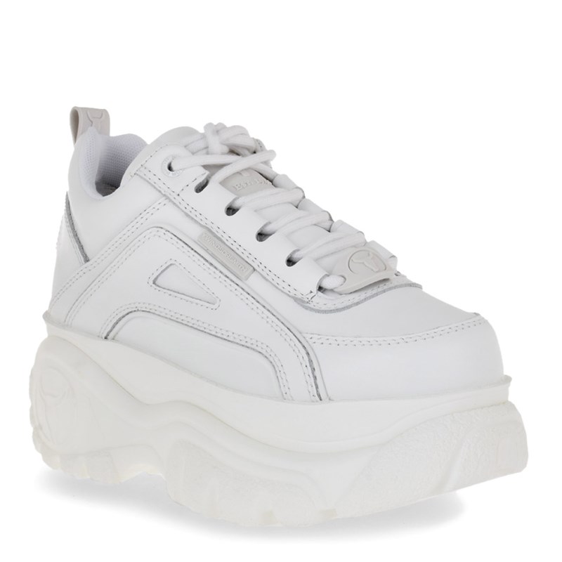 lefka_sneakers_me_poly_xontri_sola