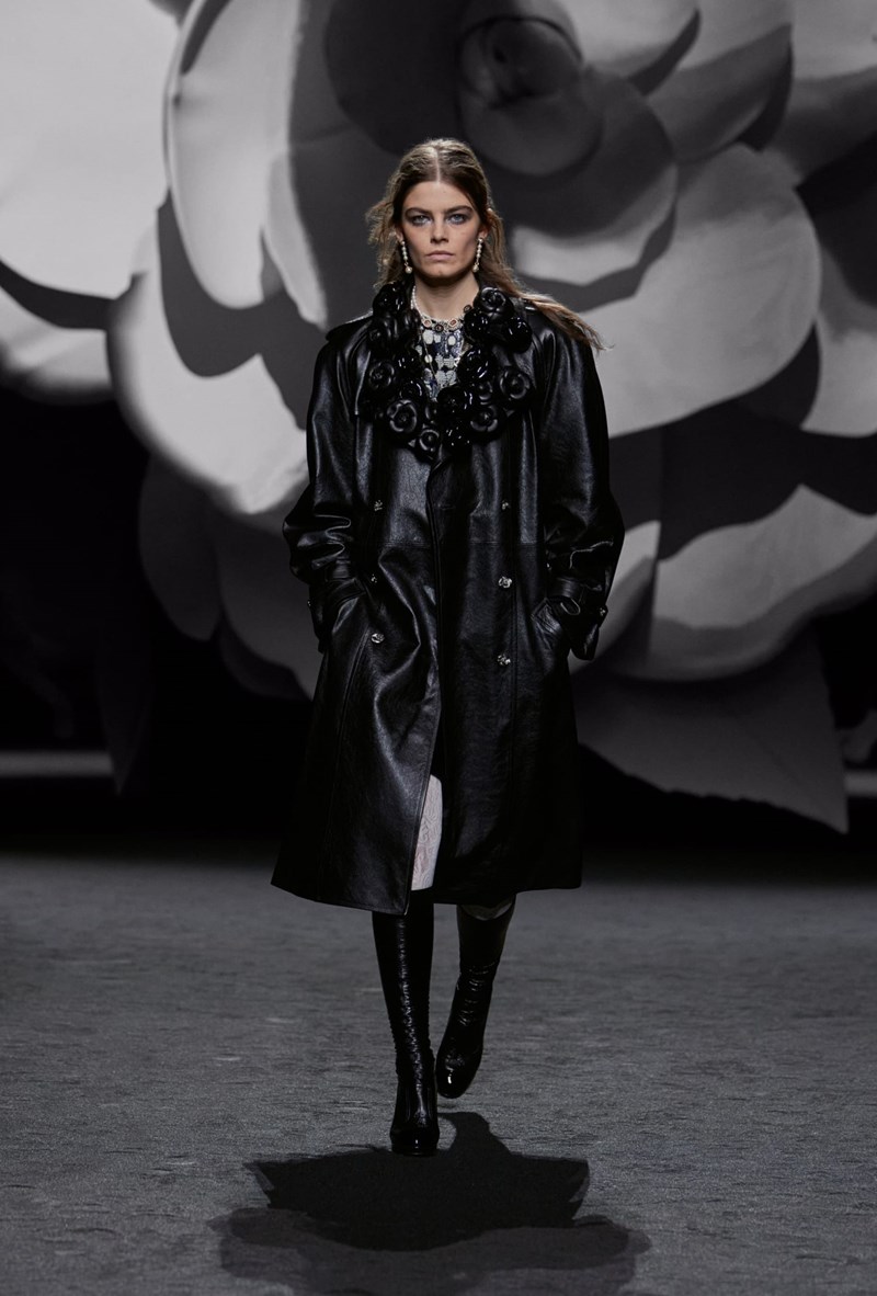 montelo_sto_catwalk_tis_chanel_gia_ti_syllogi_fw23_ready_to_wear