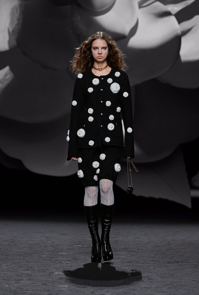 montelo_sto_catwalk_tis_chanel_gia_ti_syllogi_fw23_ready_to_wear